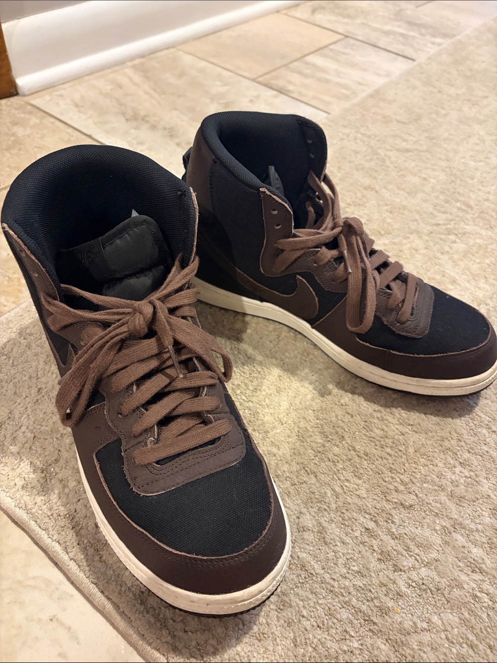 Nike High-Top Sneakers in Brown and Black - Picture 4 of 5